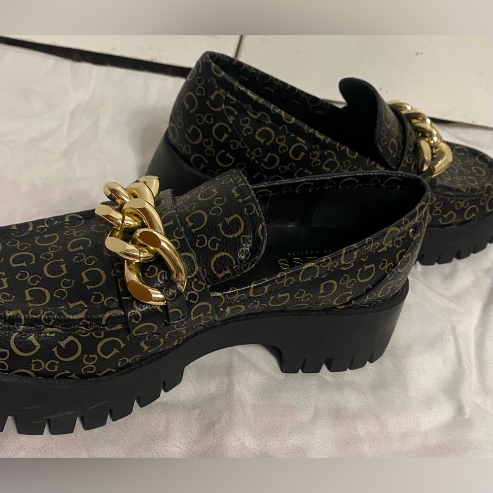 NWOT Guess Hillford Black PU Leather Gold Chain Platform Loafers Women Size 6.5 - Picture 2 of 8